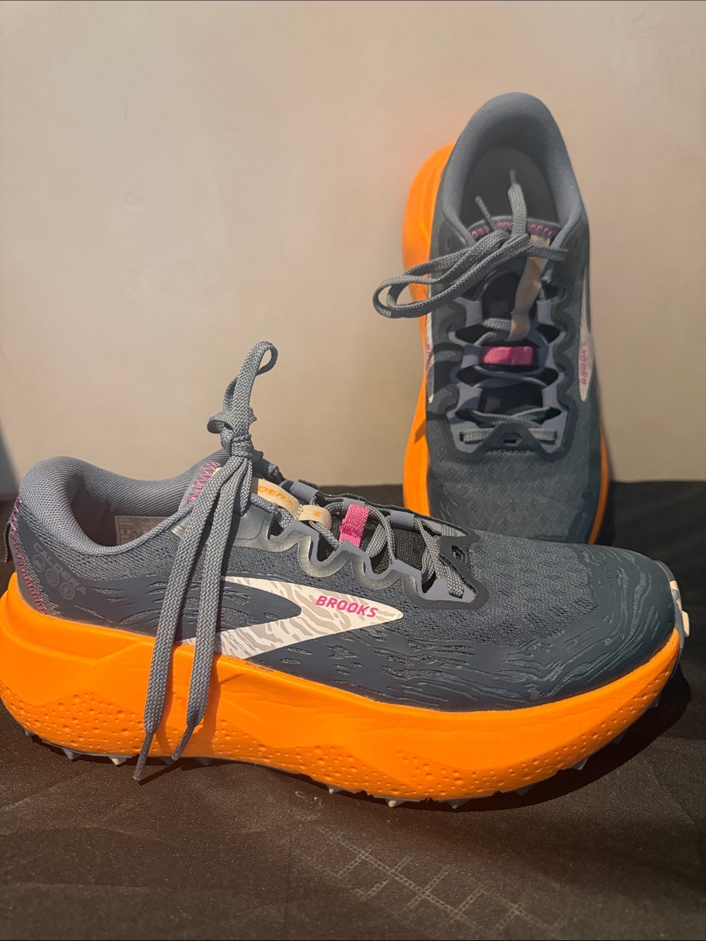 Brooks Caldera Gray and Bright Orange women’s Running Shoes sz 9 like new!